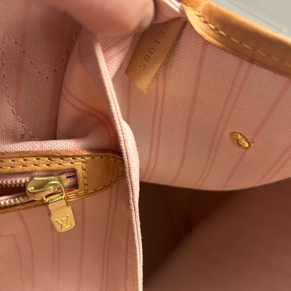 Authentic Louis Vuitton neverfull mm and wristlet - Picture 8 of 14